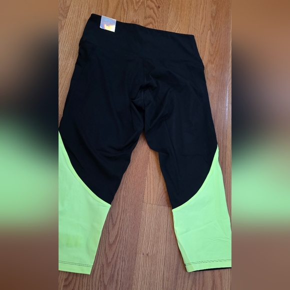 Victoria Secret Pink Black & Green Leggings Size Large Nwt - Picture 2 of 2